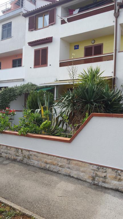 Apartment Meridiana Rovigno Esterno foto